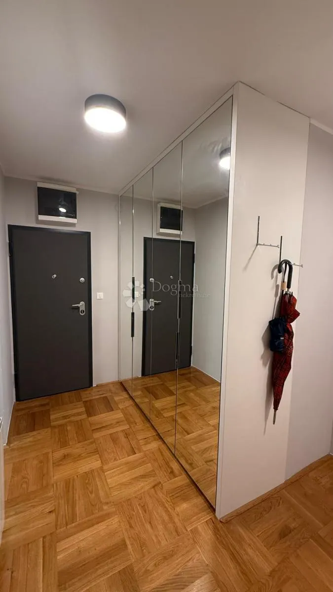 moderan renoviran stan - 5 minuta do mora! - slika 24