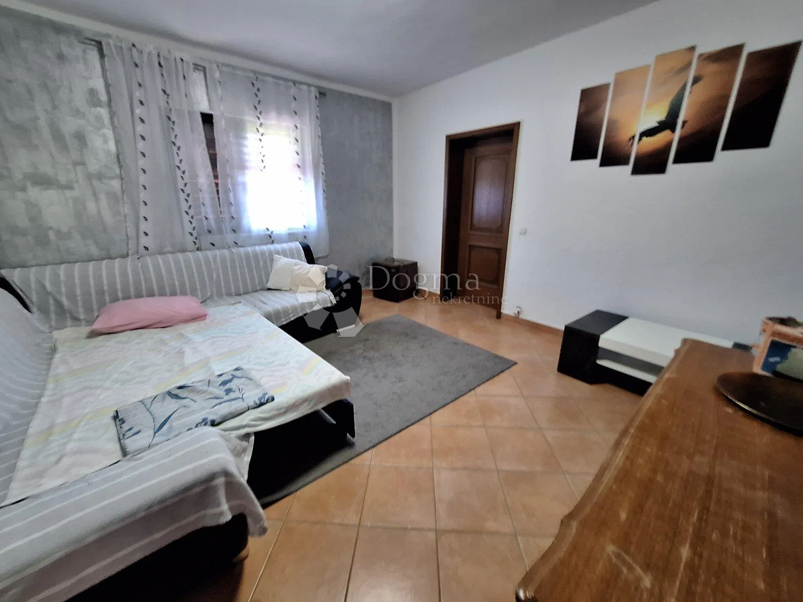 samostojeća kuća sa 3 apartmana - slika 16