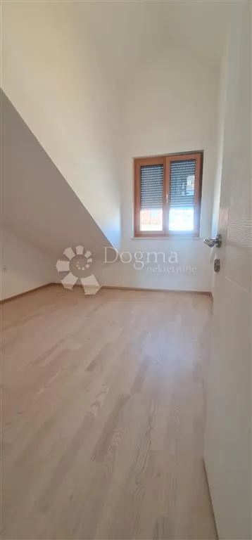 luksuzan apartman pored mora u povljani - slika 13