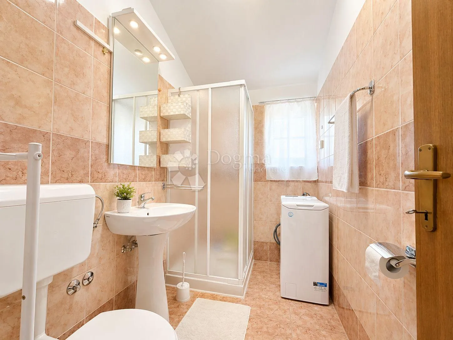 stan 130m2 - 2 stambene jedinice + terasa + parking - slika 16