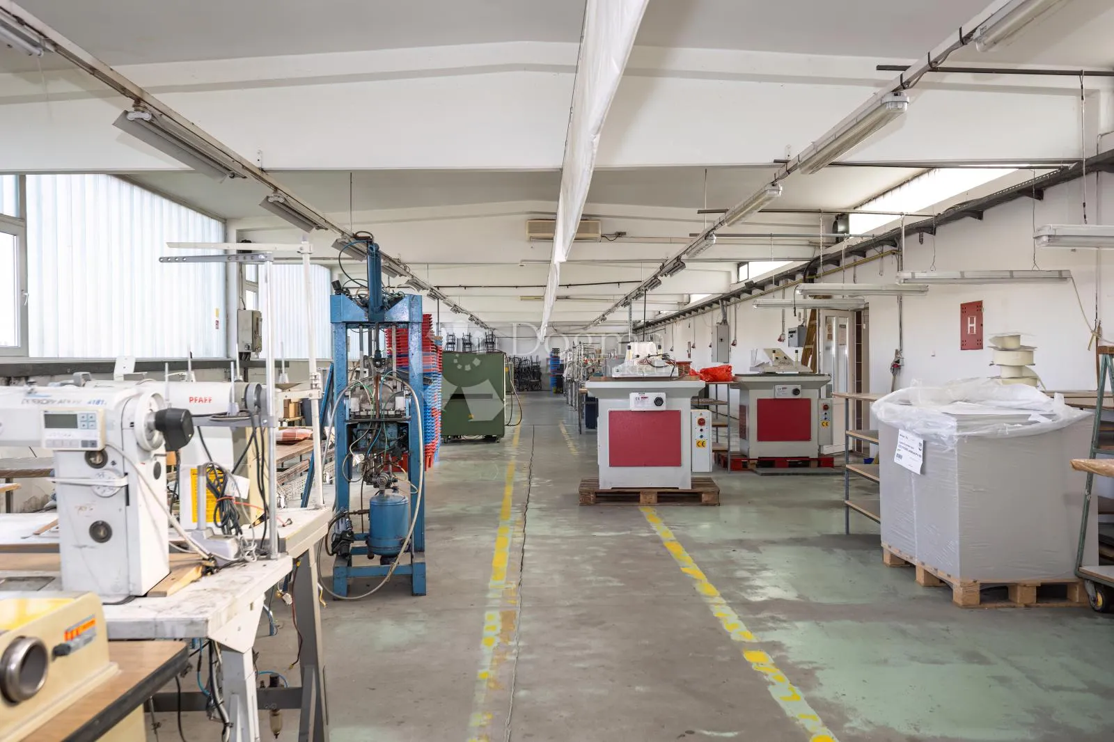prodaje se poslovna zgrada – 1572 m² + dvorište 1236 m² - slika 19