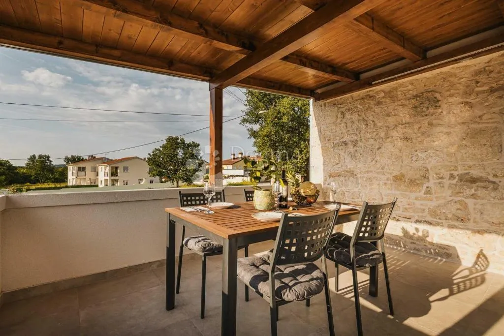 poreč - renovirana kamena kuća zadnja u nizu s jakuzijem - slika 11
