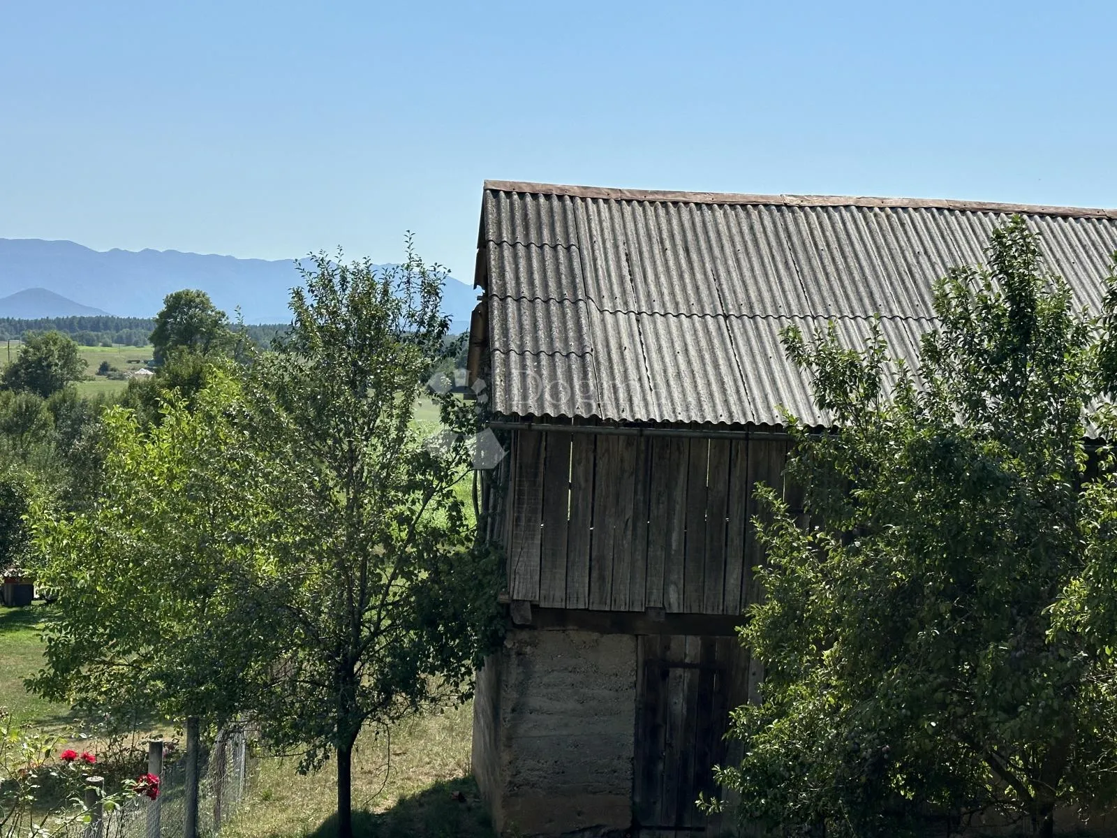 seosko imanje s dva pomoćna objekta i 3800m2 zemljišta - slika 8