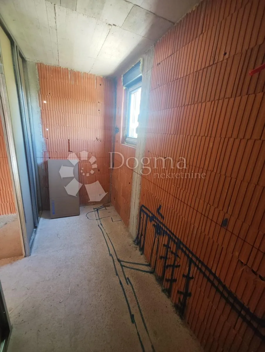 brodarica- villa s bazenom - slika 9