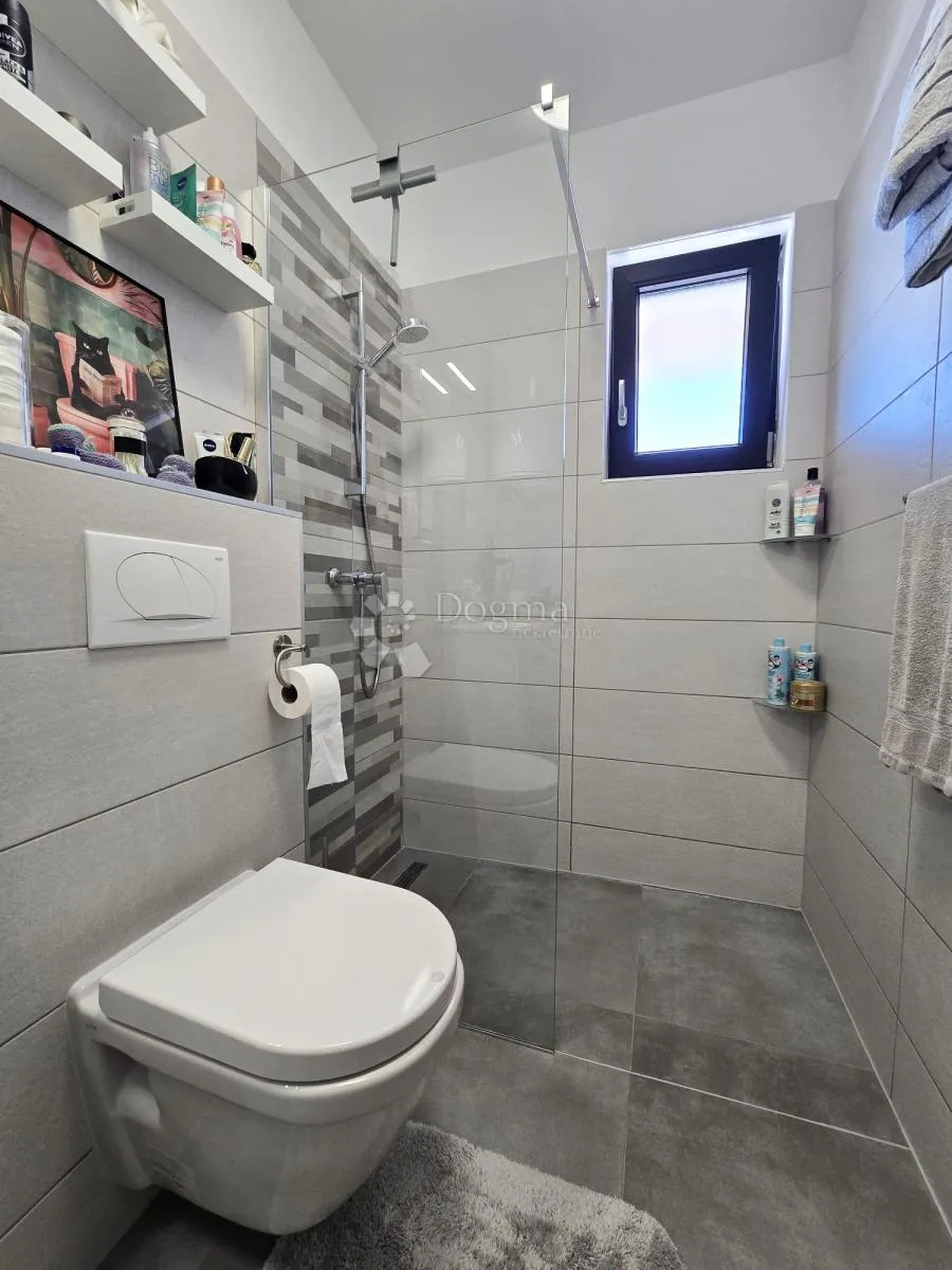 top stan sa dvorištem u novogradnji - slika 27