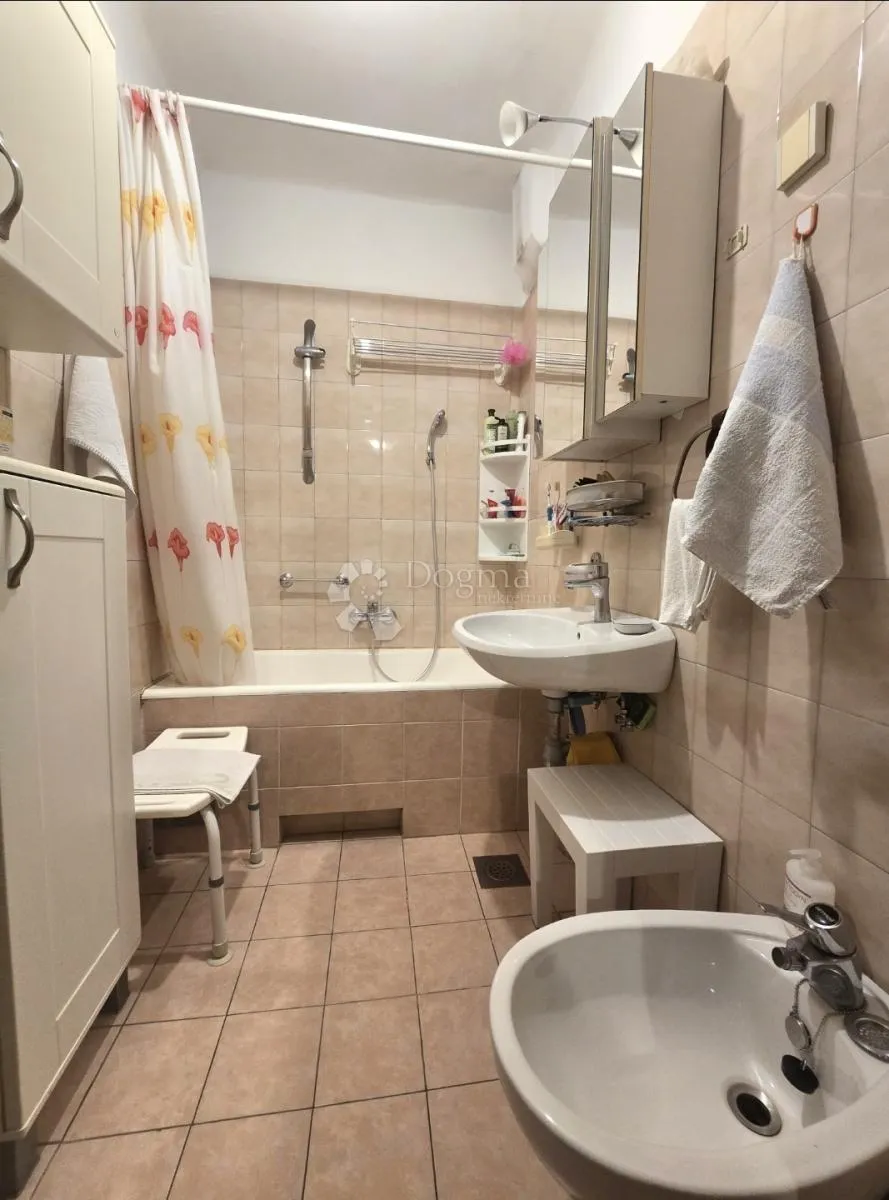 komforan stan 110 m² u centru rijeke - slika 4