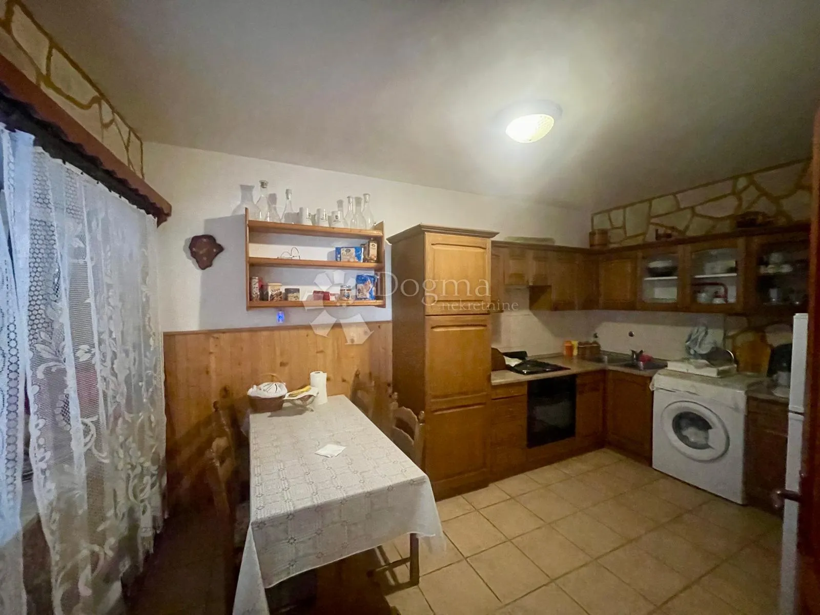 šarmantna kamena kuća tribunj - slika 3