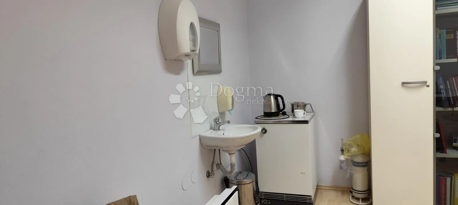 centar -poslovni prostor za ordinaciju ili kozmetički - slika 4