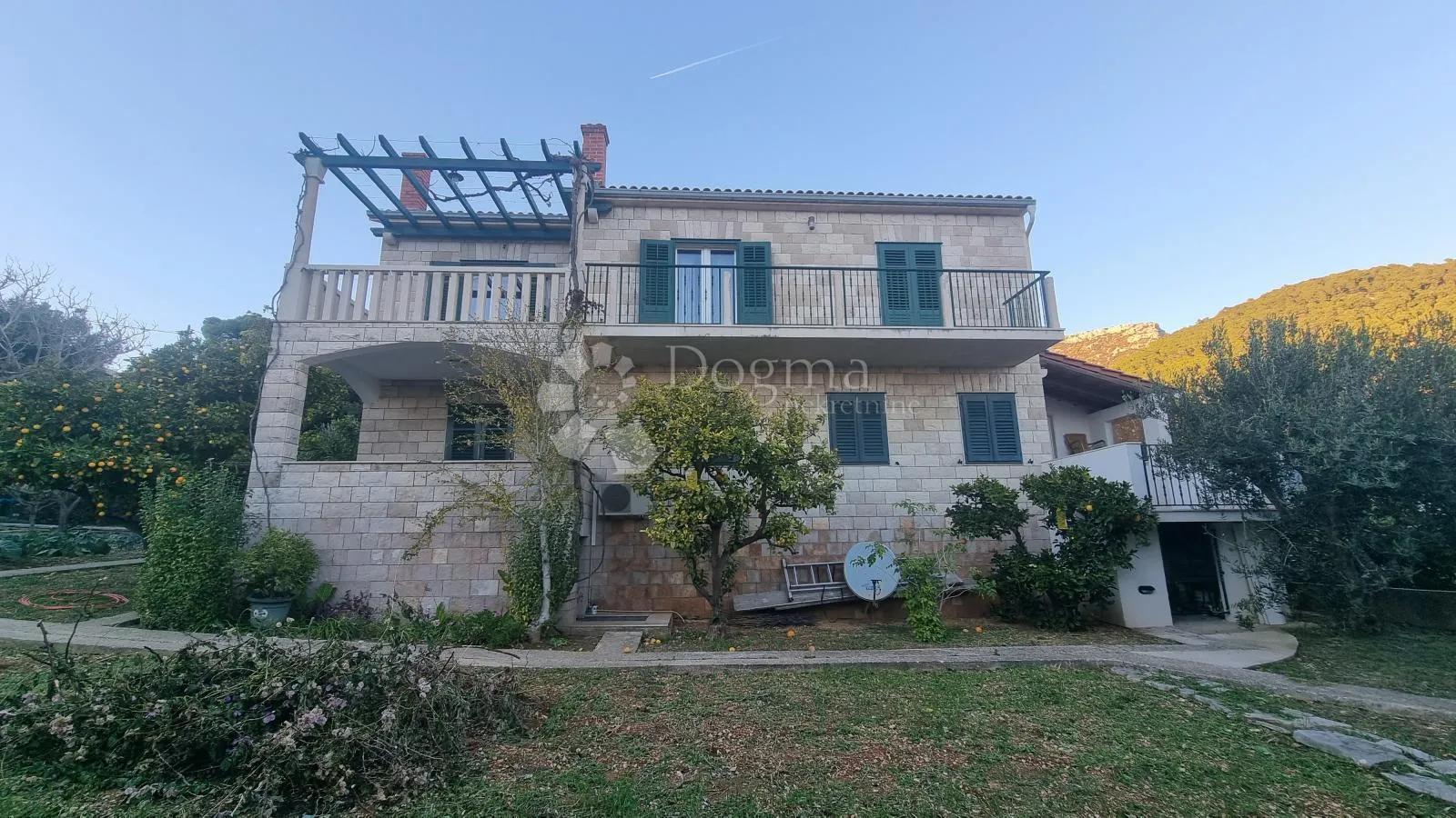 prostrana kuća s apartmanima na atraktivnoj lokaciji - slika 4