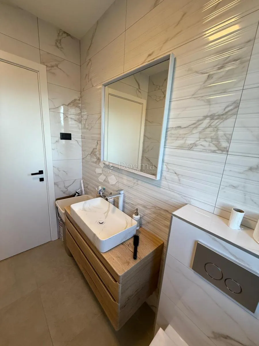 luksuzan namješten penthouse s pogledom na more - slika 18