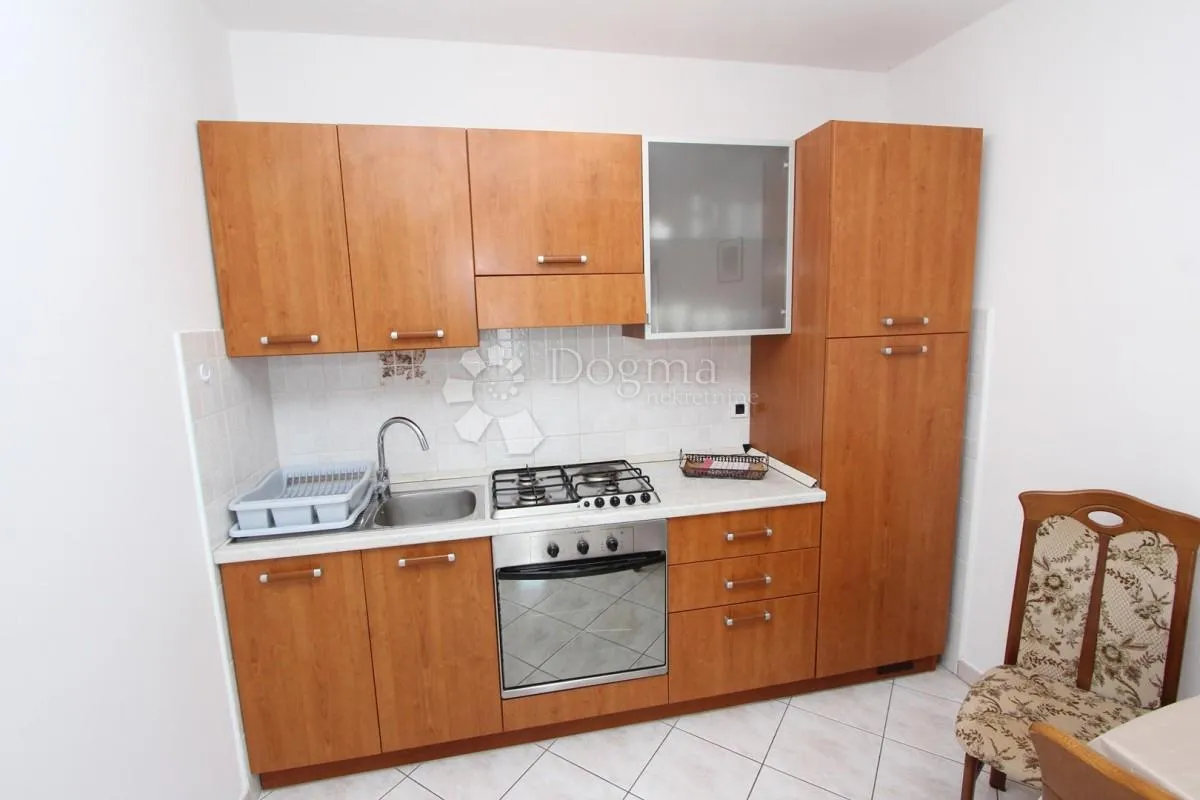 kuća sa apartmanima - slika 27