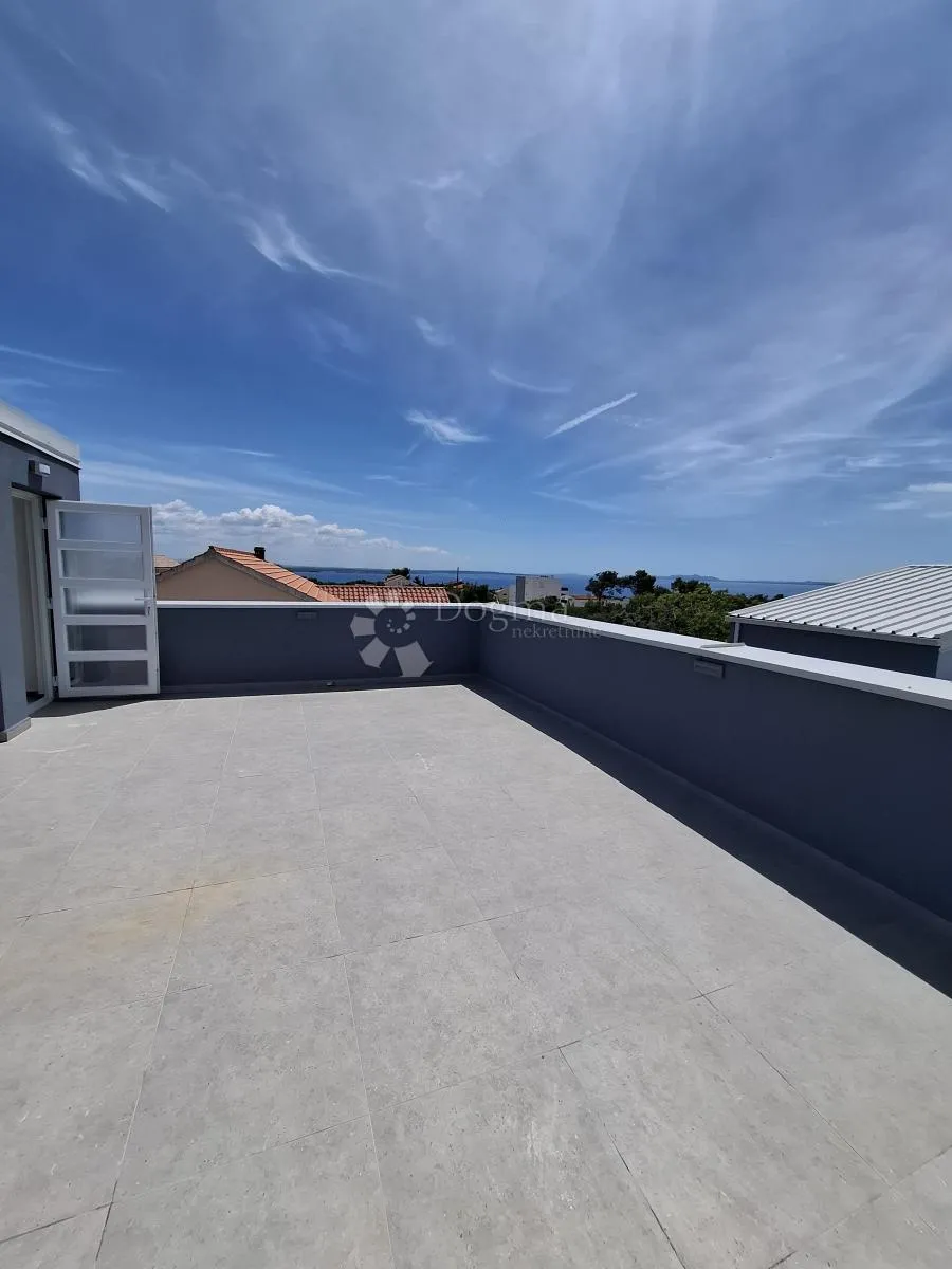 vila sa bazenom na viru - slika 19