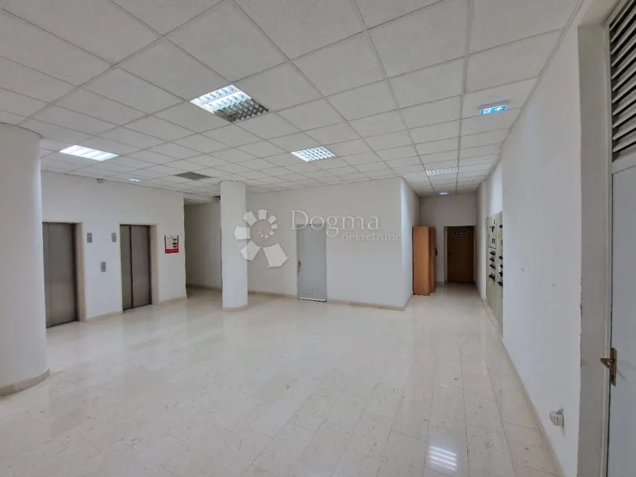 poslovni prostor u podrumu na splitu 3 - slika 1