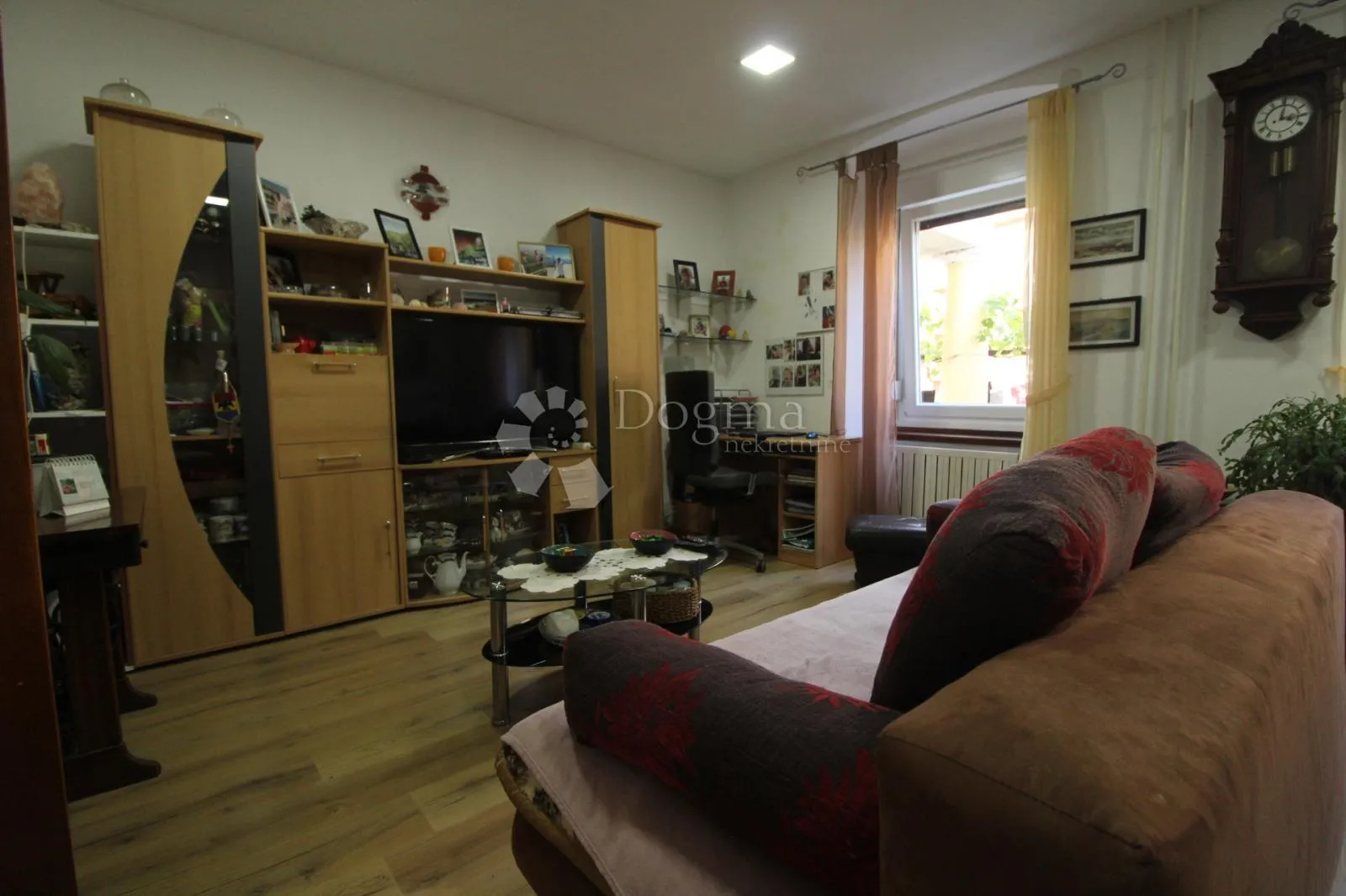 belveder stan sa 150m2 okućnice - slika 4
