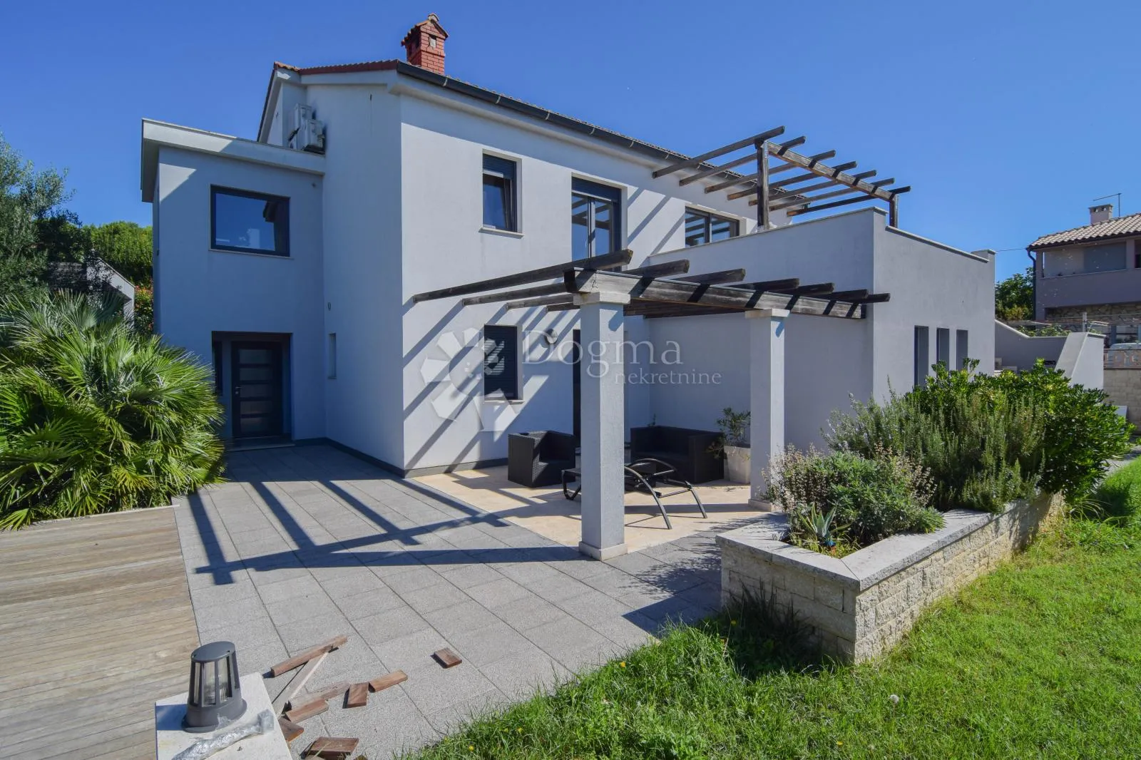 pula, moderna vila s bazenom i 4 spavaće sobe - top lokacija - slika 2