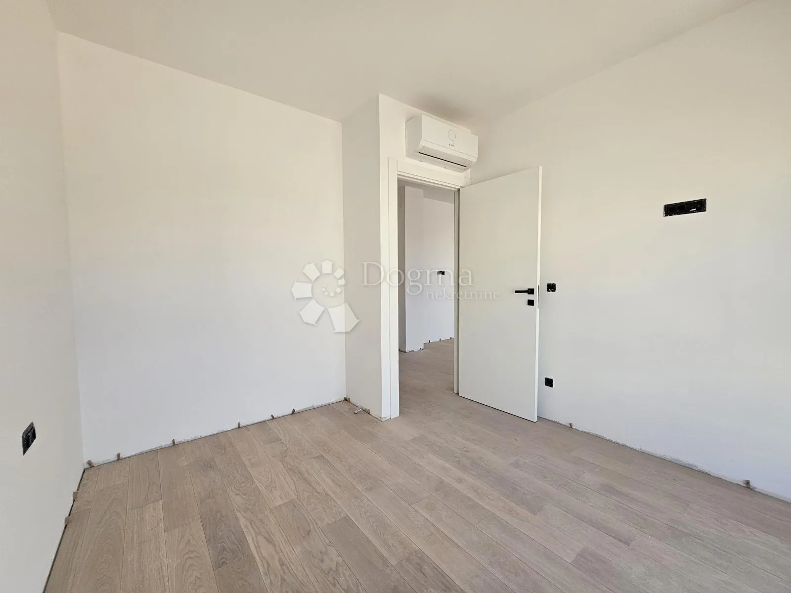 stan +parking+ ostava, lift - slika 6