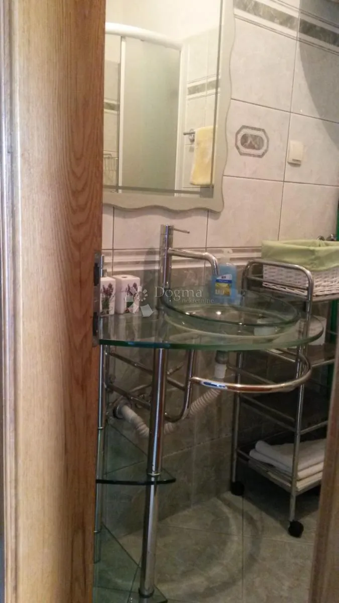 otok pašman, kuća sa 2 odvojena apartmana, 1.red do mora - slika 13
