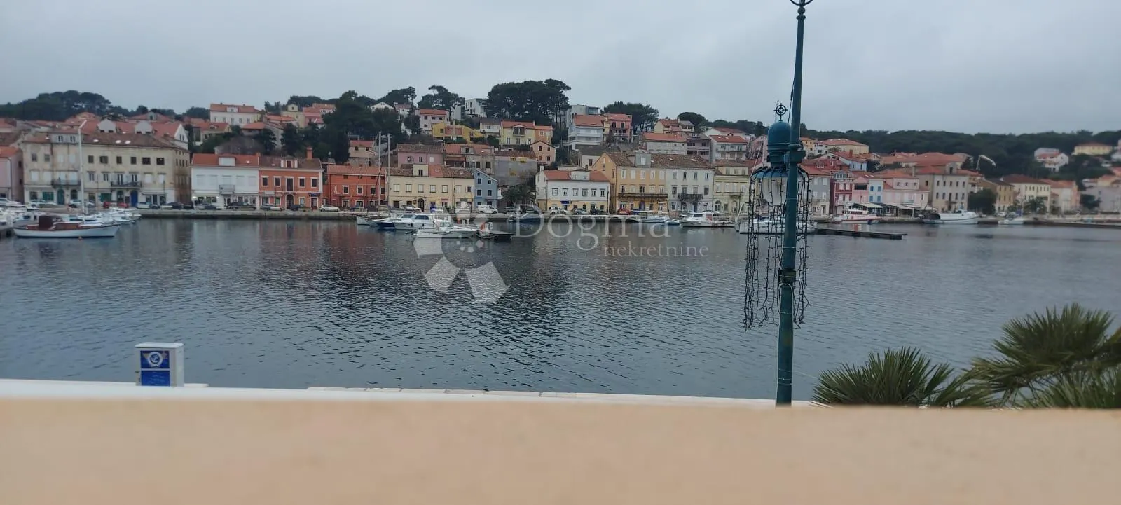 kuća na rivi s poslovnim prostorom - slika 4