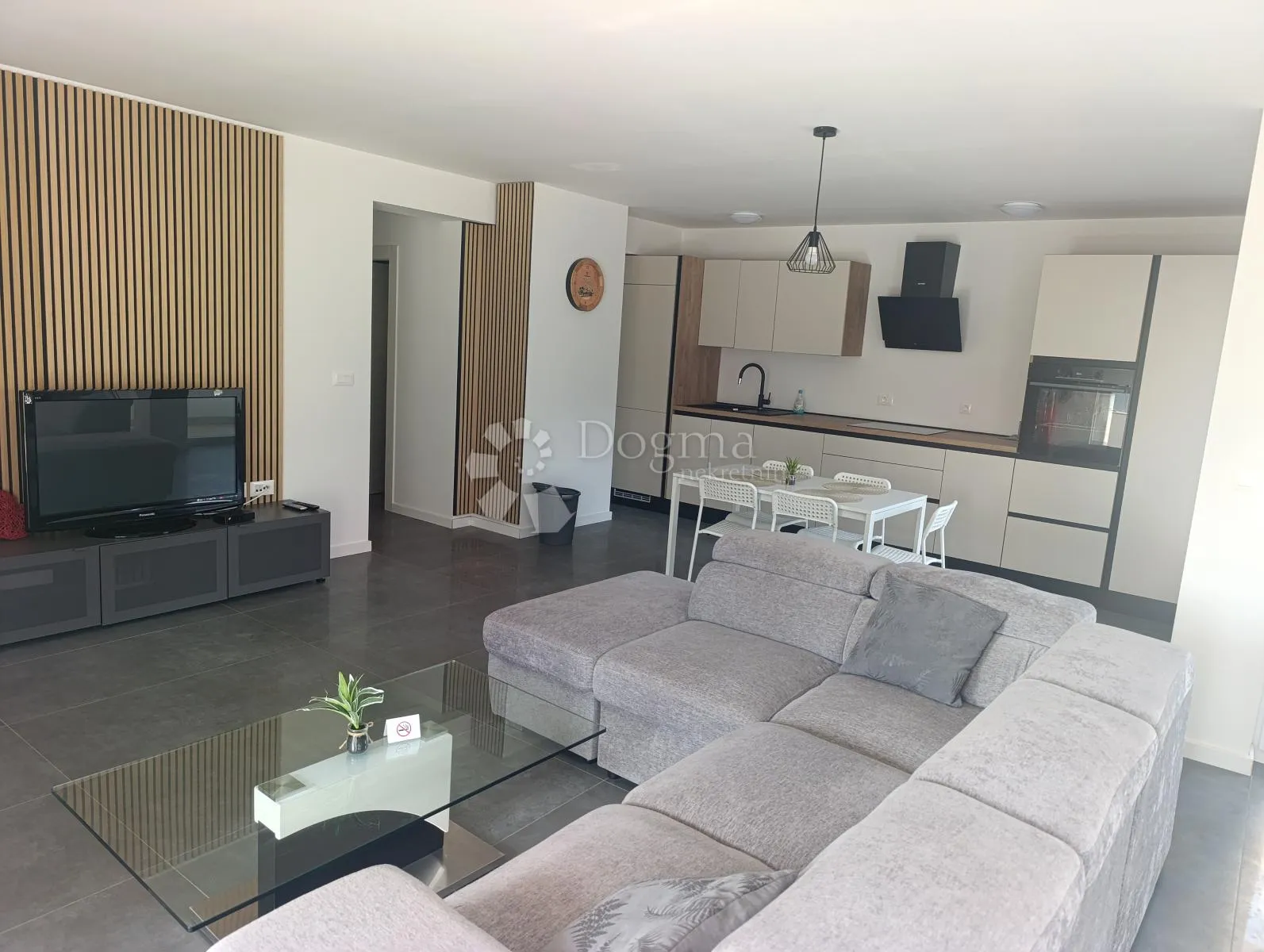 biograd na moru - stan s2 1. kat kompletno namješten - slika 3