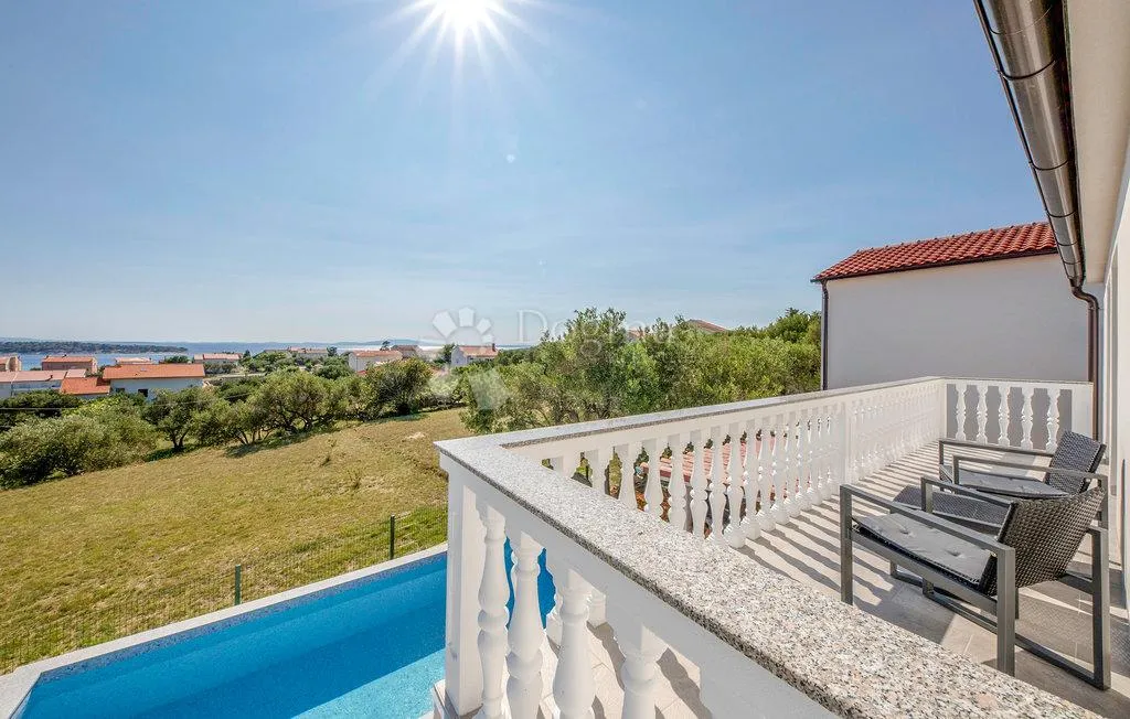 banjol-dvojna mediteranska vila s pogledom na more i bazenima - slika 4
