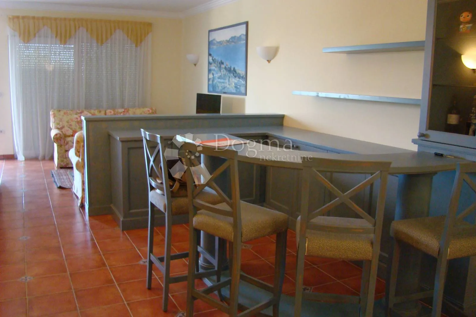 apartman na prestižnoj lokaciji - slika 2