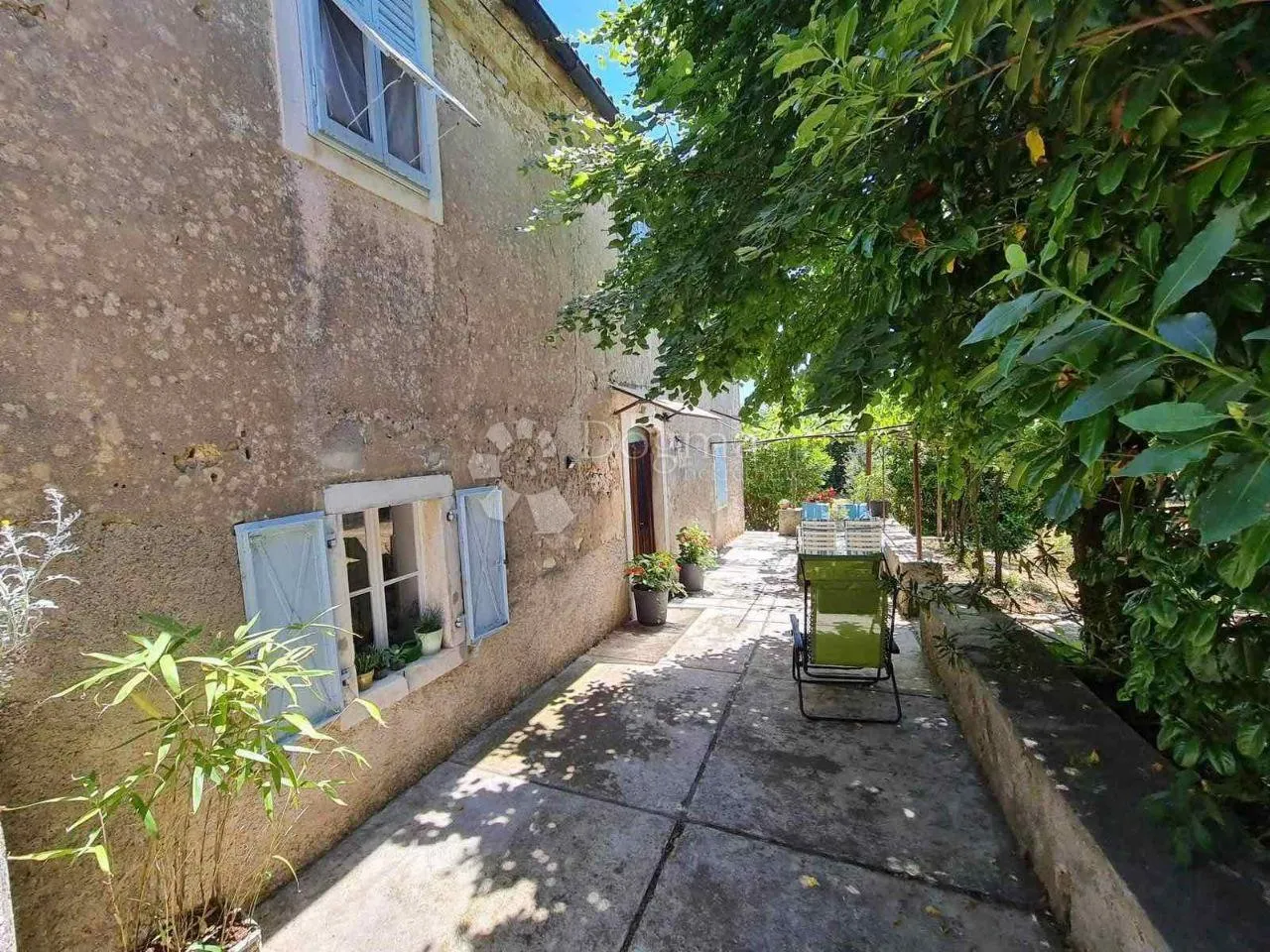 prekrasna kamena kuća sa prostranom okućnicom u srcu mjesta - slika 3