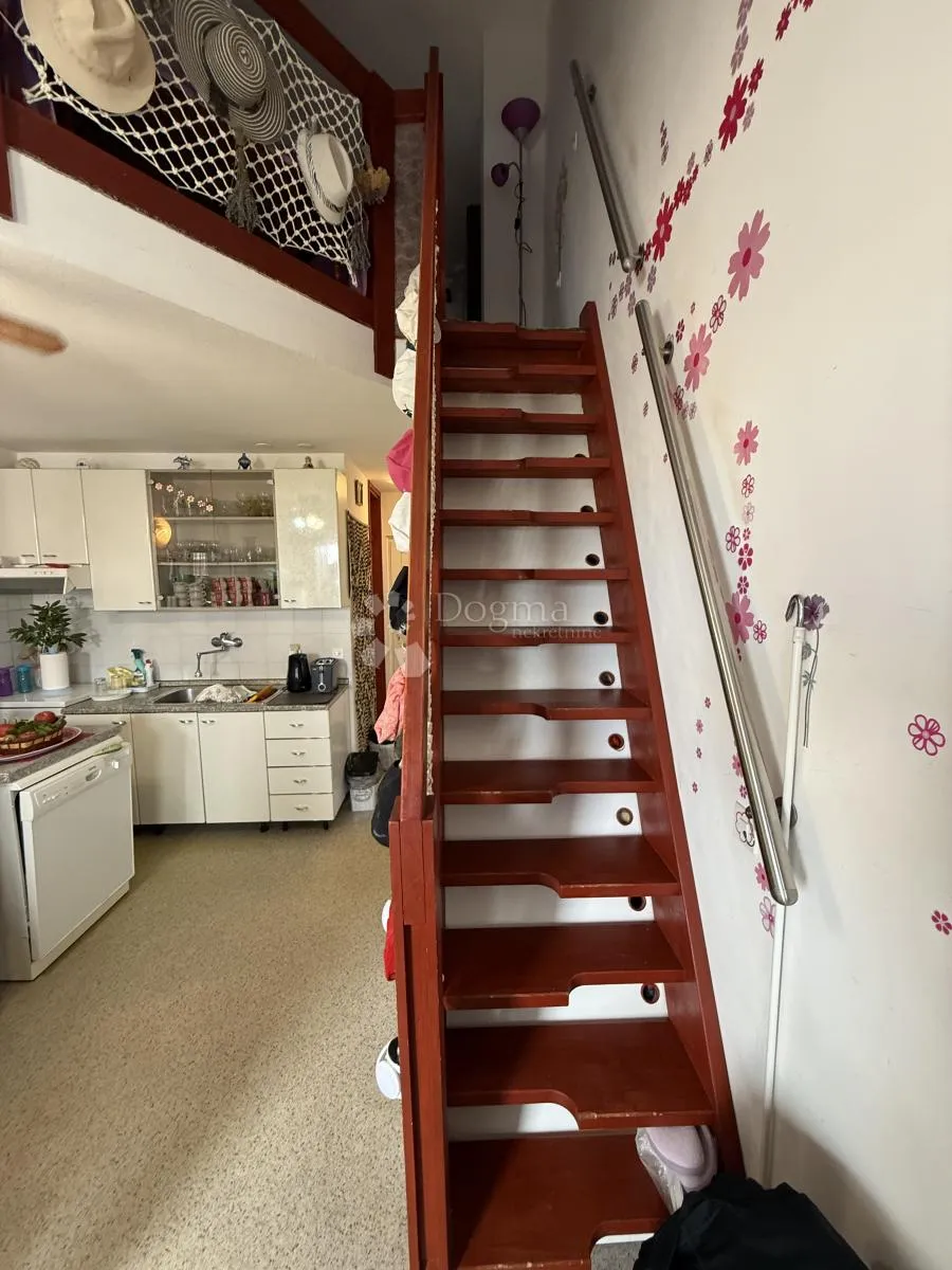 apartman dvoetažni stinica velika terasa pogled more - slika 12