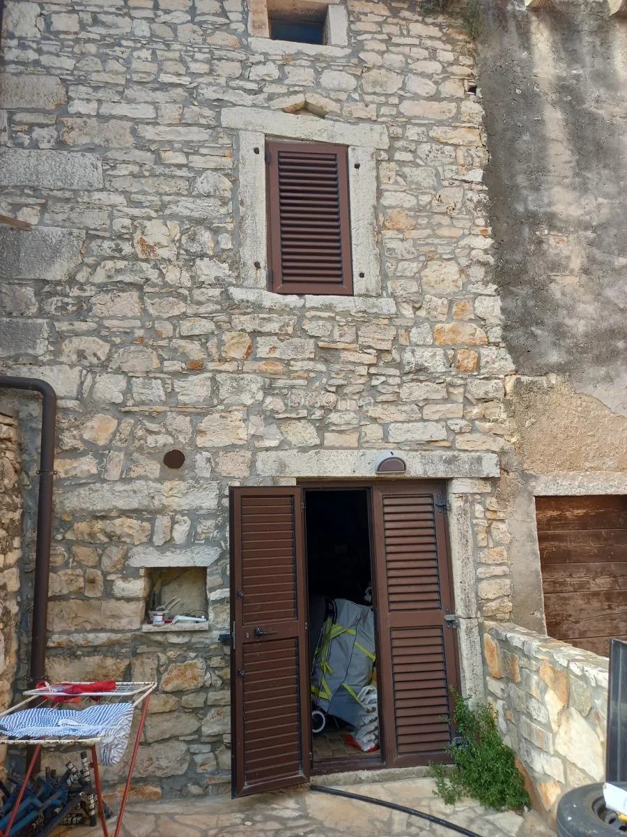 istra, tar, kamena kuća u nizu - slika 3