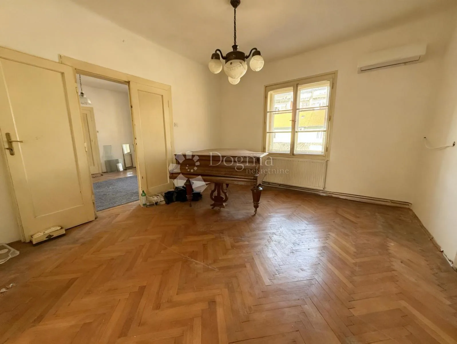 prostran stan na trešnjevci – 142 m² za obnovu - slika 9