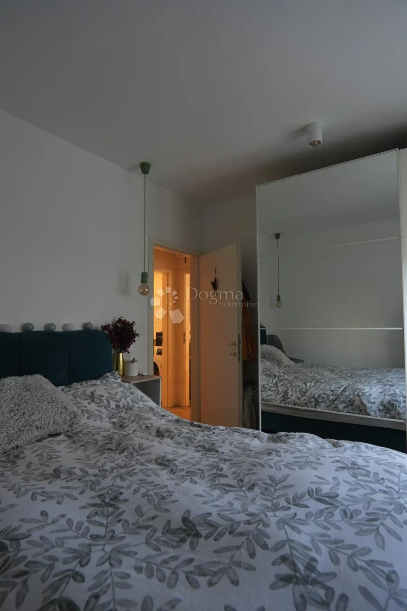 solin: stan s privatnim vrtom - slika 10