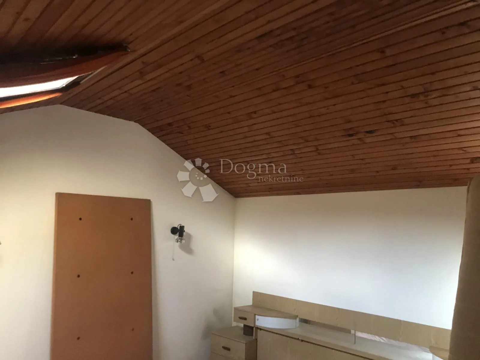 kuća s velikom garažom trinajstići - slika 21