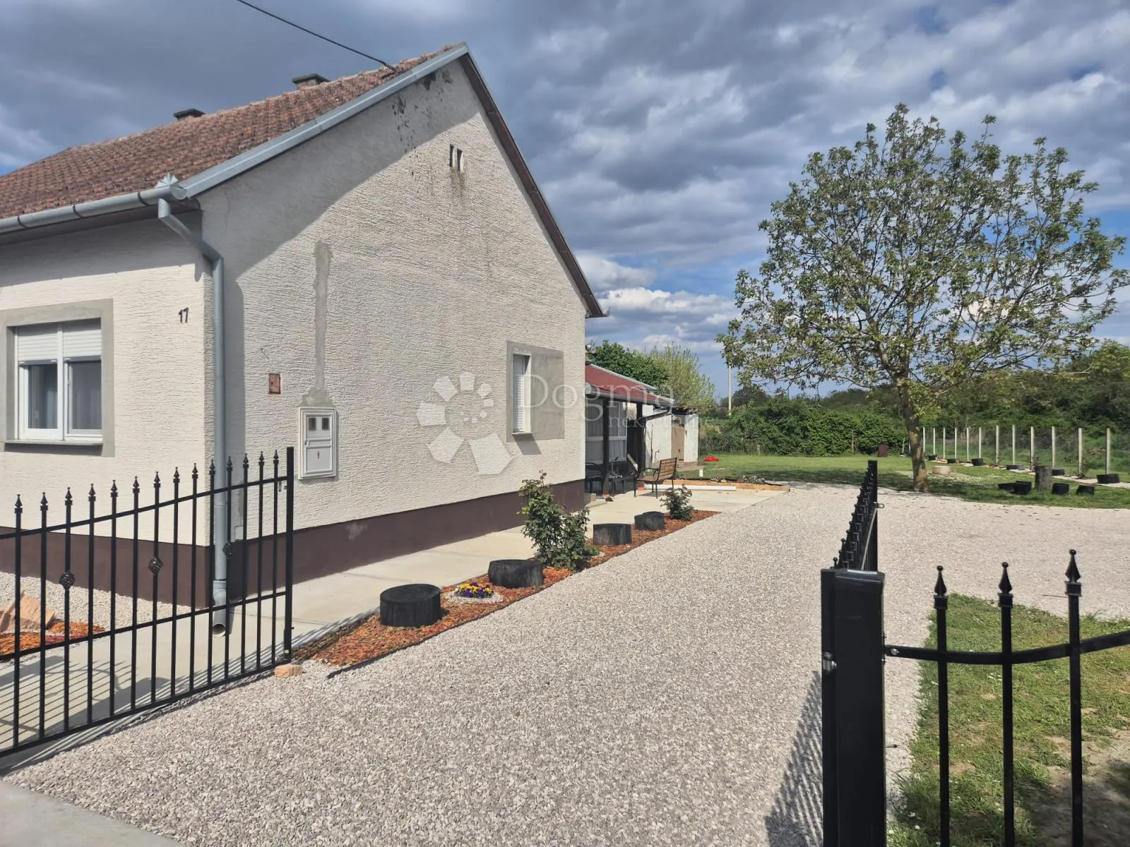 uređena prizemnica u sotinu - slika 5