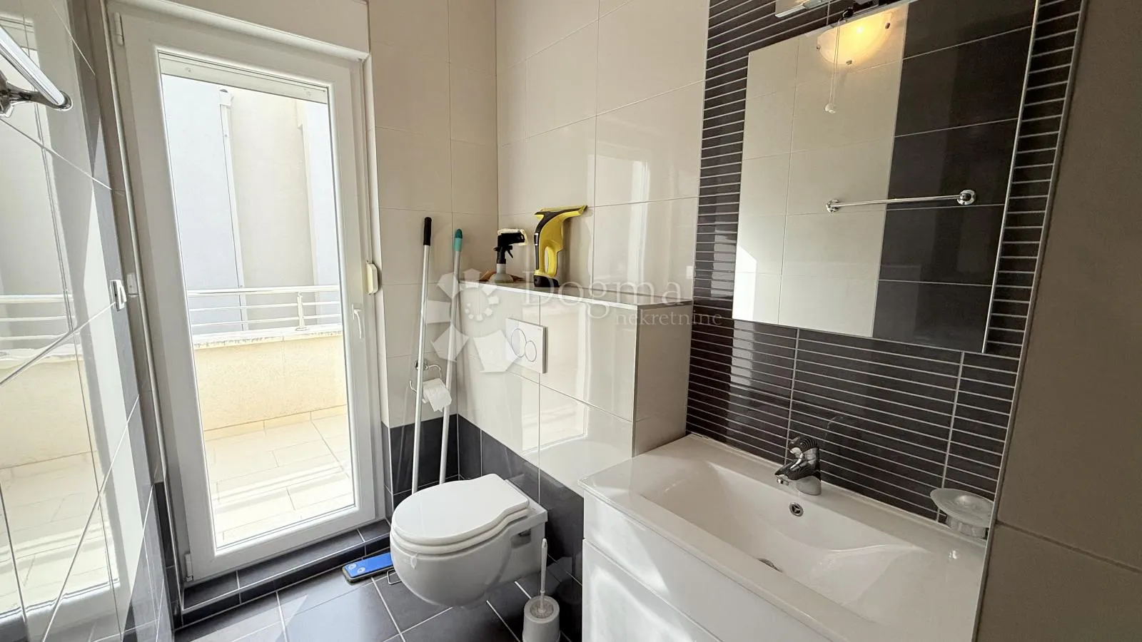 penthouse u baškoj vodi – dvoetažni, kompletno namješten - slika 17