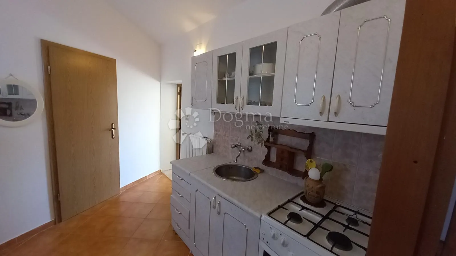 prostrana kuća s dva apartmana u mirnom okruženju blizu brtonigle - slika 24