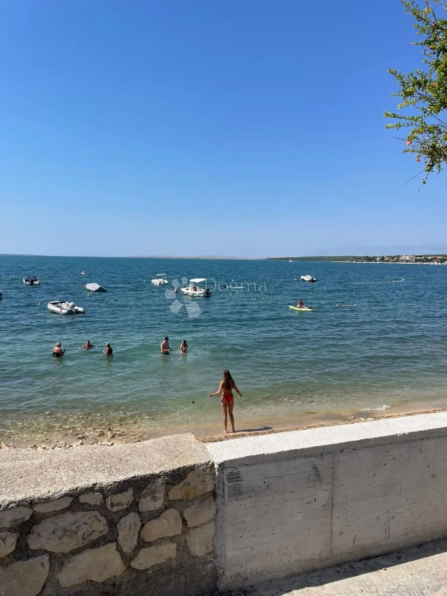 prekrasna kuća u vrsima – samo 30 m od mora! - slika 12