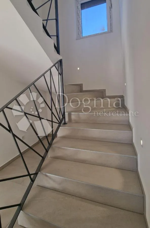 novogradnja vila s bazenom u blizini plaže jadrija 140m2 - slika 9