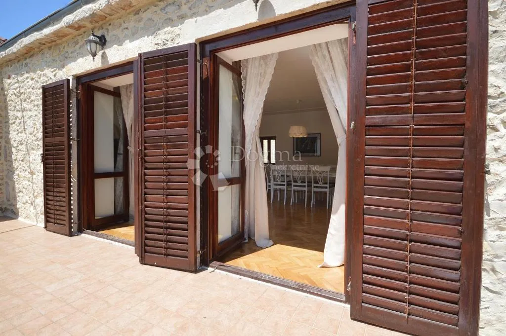 uređeni trosoban stan 128m2 u kamenoj kući - zadar(arbanasi) - slika 19