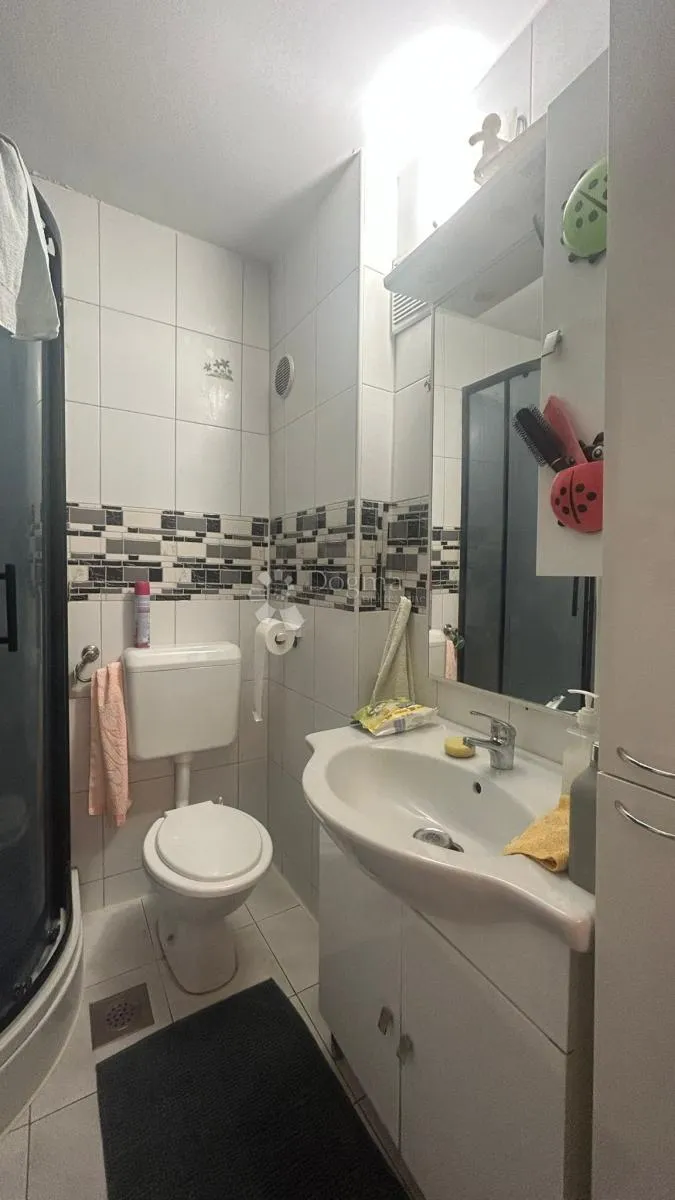 dvosobni stan na izvrsnoj lokaciji u puli – svega 100 metara od centra grada - slika 18