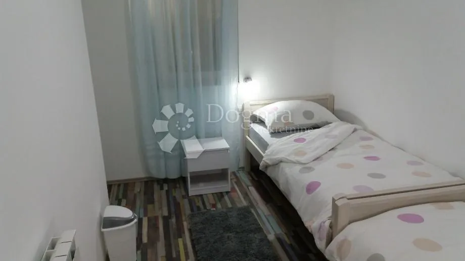 kuća sa 2 stana i prostranom građevinskom okućnicom - slika 18
