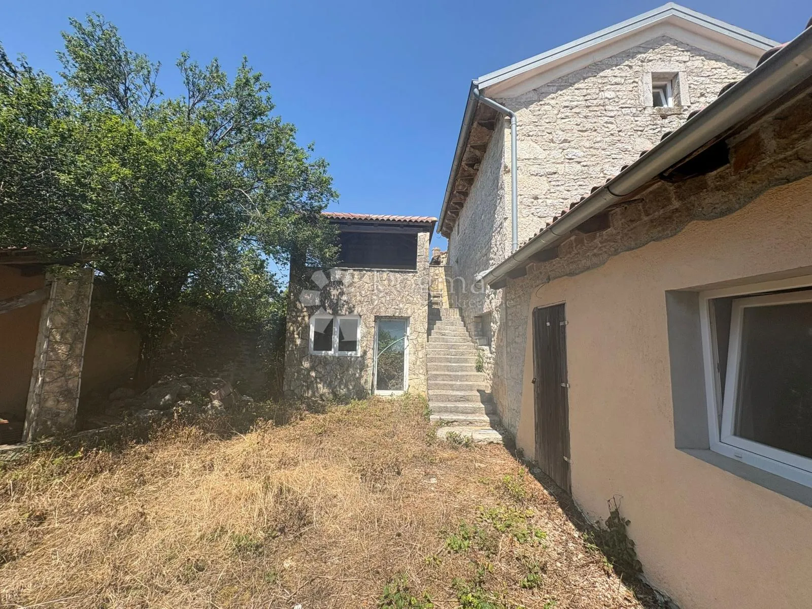 kuća sa velikim potencijalom u srcu istre - slika 10