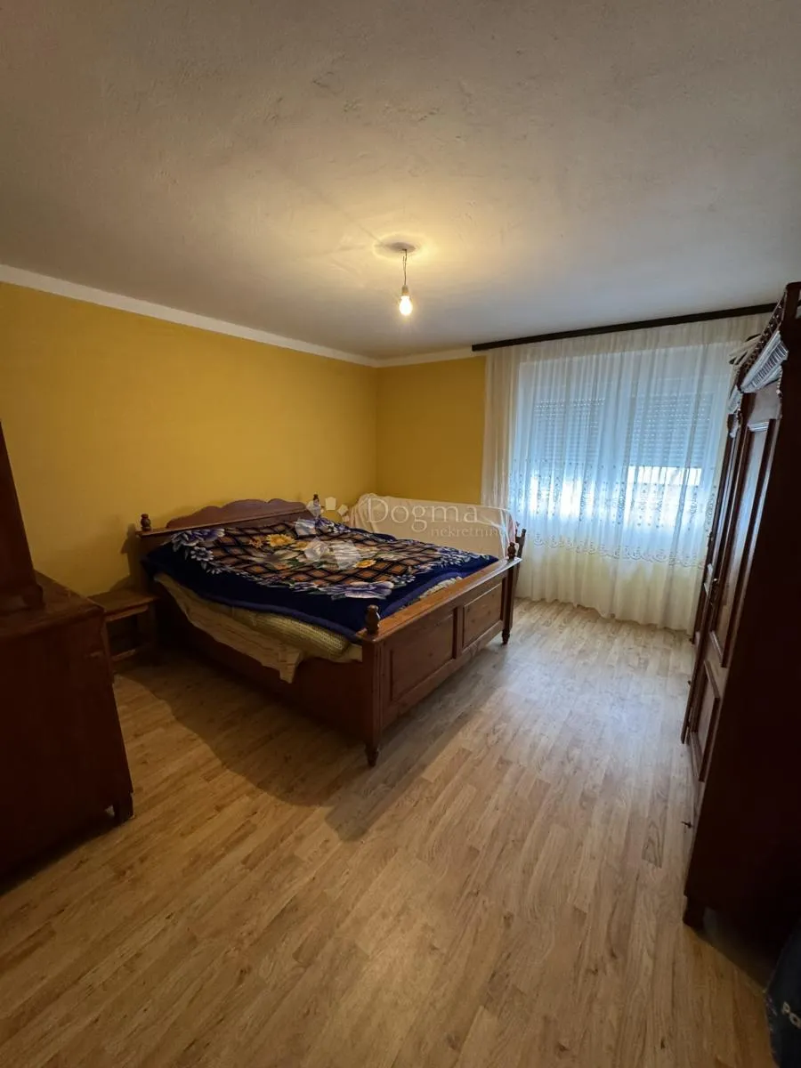 obiteljska kuća s velikom okućnicom u ždralovima - slika 7