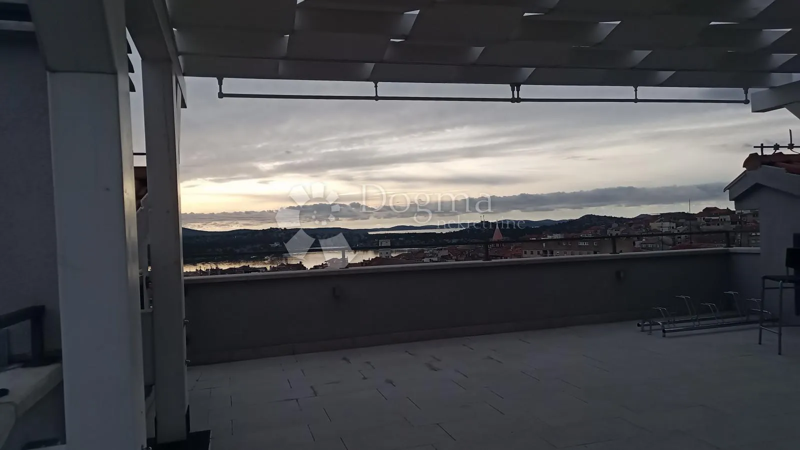 šibenik centar grada prekrasna kuća sa preljepim pogledom - slika 14