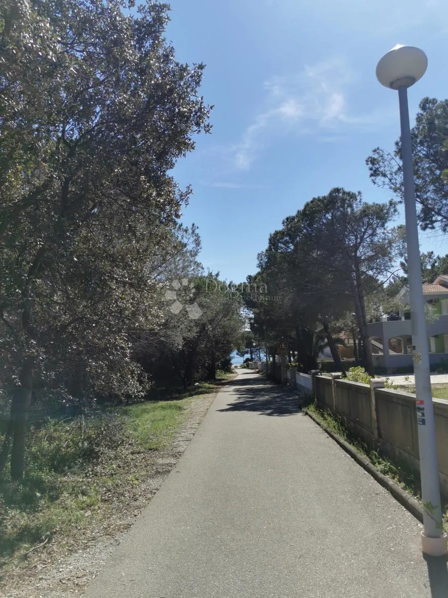 kuća na viru s bazenom i apartmanima - 698m2 - slika 24