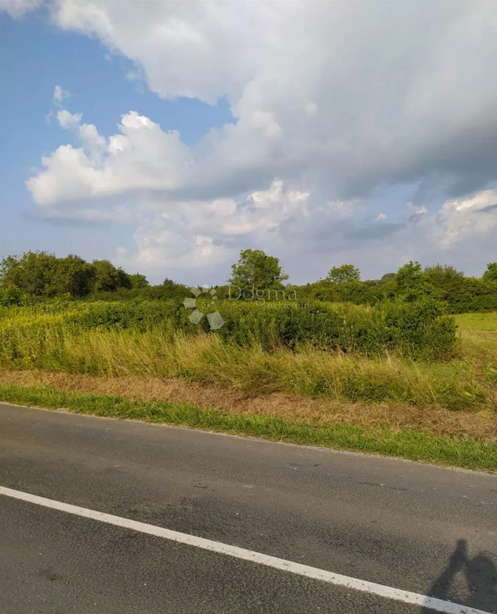 građevinsko zemljište 1952m² - slika 7