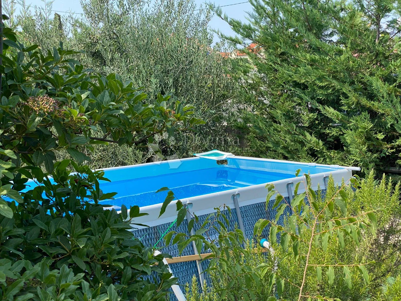 prodaje se – šarmantna obiteljska kuća s velikom okućnicom – supetar, bra - slika 12