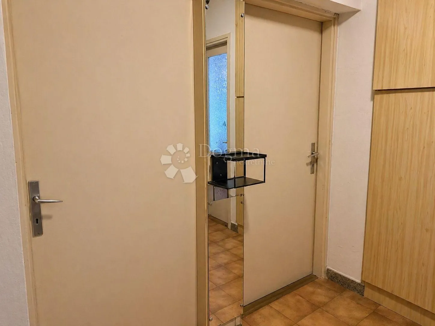 dvosoban stan u centru čakovca s lođom - slika 7