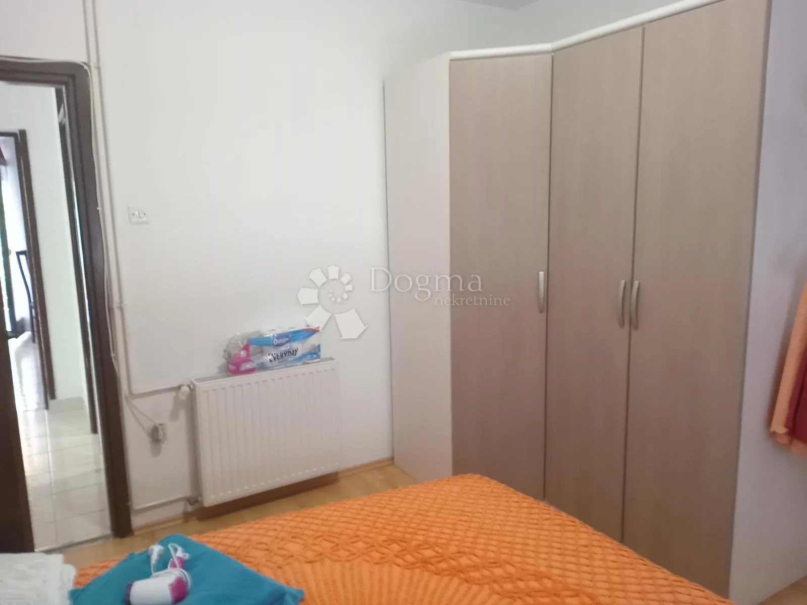 prilika! stan sa okućnicom i parkingom - slika 12