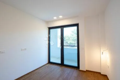 raskošan penthaus s bazenom, 100 m od mora - slika 33