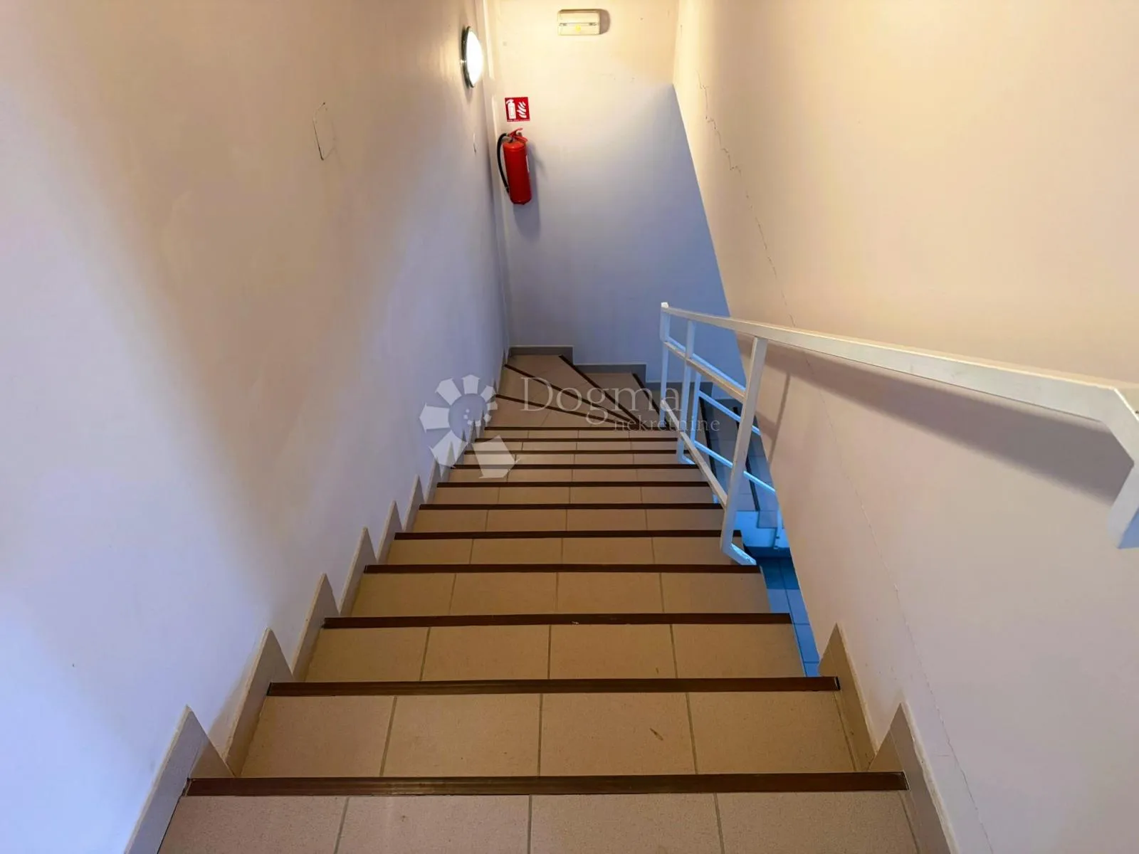vidljiva i frekventna lokacija - poslovni prostor nadomak varaždina - slika 11