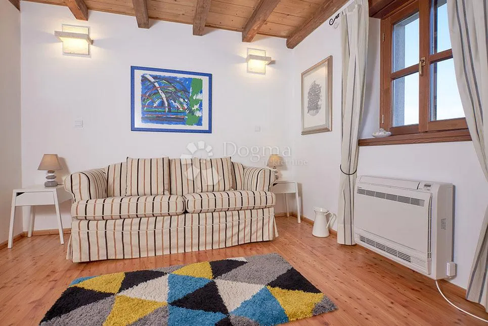 prekrasna kamena villa s bazenom sa panoramskim pogledom! - slika 27